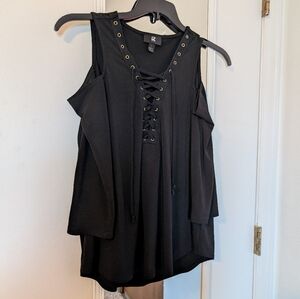 IZ Byer Cold Shoulder top, Size L